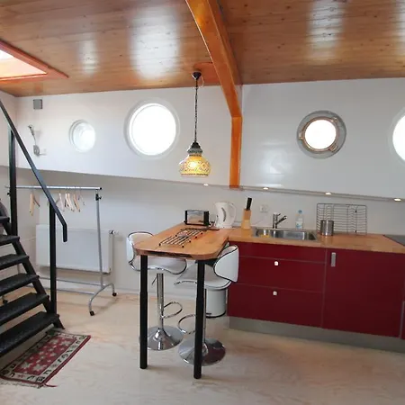 A358 Amstel - On A Houseboat