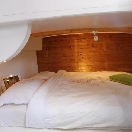 A358 Amstel - On A Houseboat Tekne *