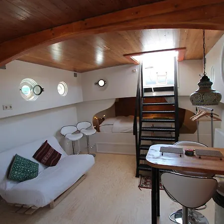 ספינת מלון A358 Amstel - On A Houseboat