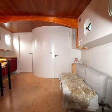 A358 Amstel - On A Houseboat Bådhotel Amsterdam