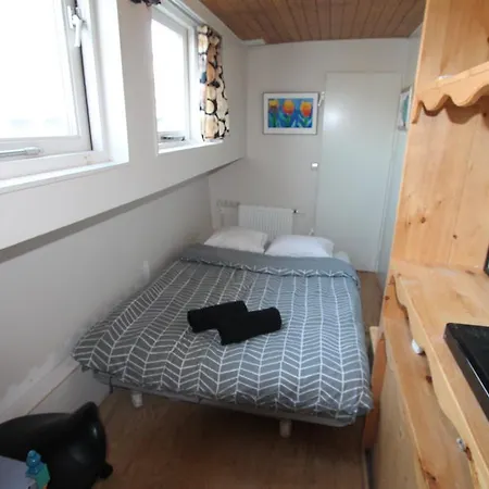 A358 Amstel - On A Houseboat Bådhotel *
